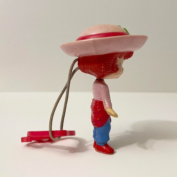 Clip On Plastic Strawberry Shortcake Figure Toy - Picture 5 of 15